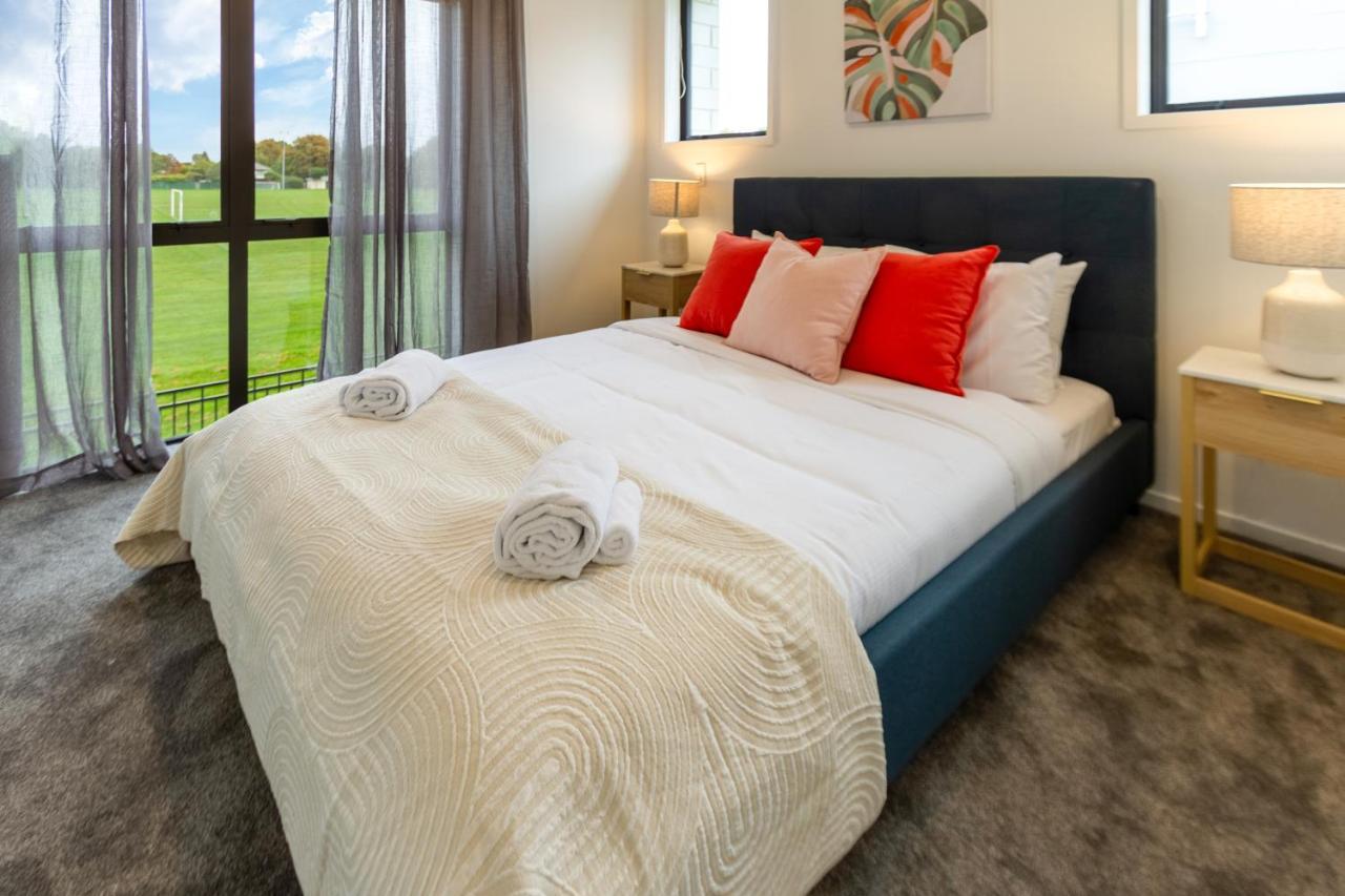 Peaceful Park View Townhouse 2 Bed W/Carpark Apartment Christchurch Bagian luar foto