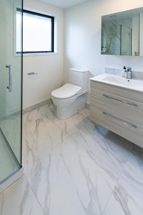 Peaceful Park View Townhouse 2 Bed W/Carpark Apartment Christchurch Bagian luar foto