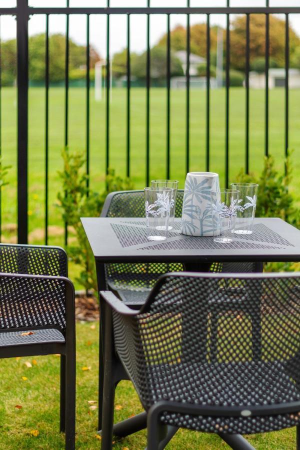 Peaceful Park View Townhouse 2 Bed W/Carpark Apartment Christchurch Bagian luar foto