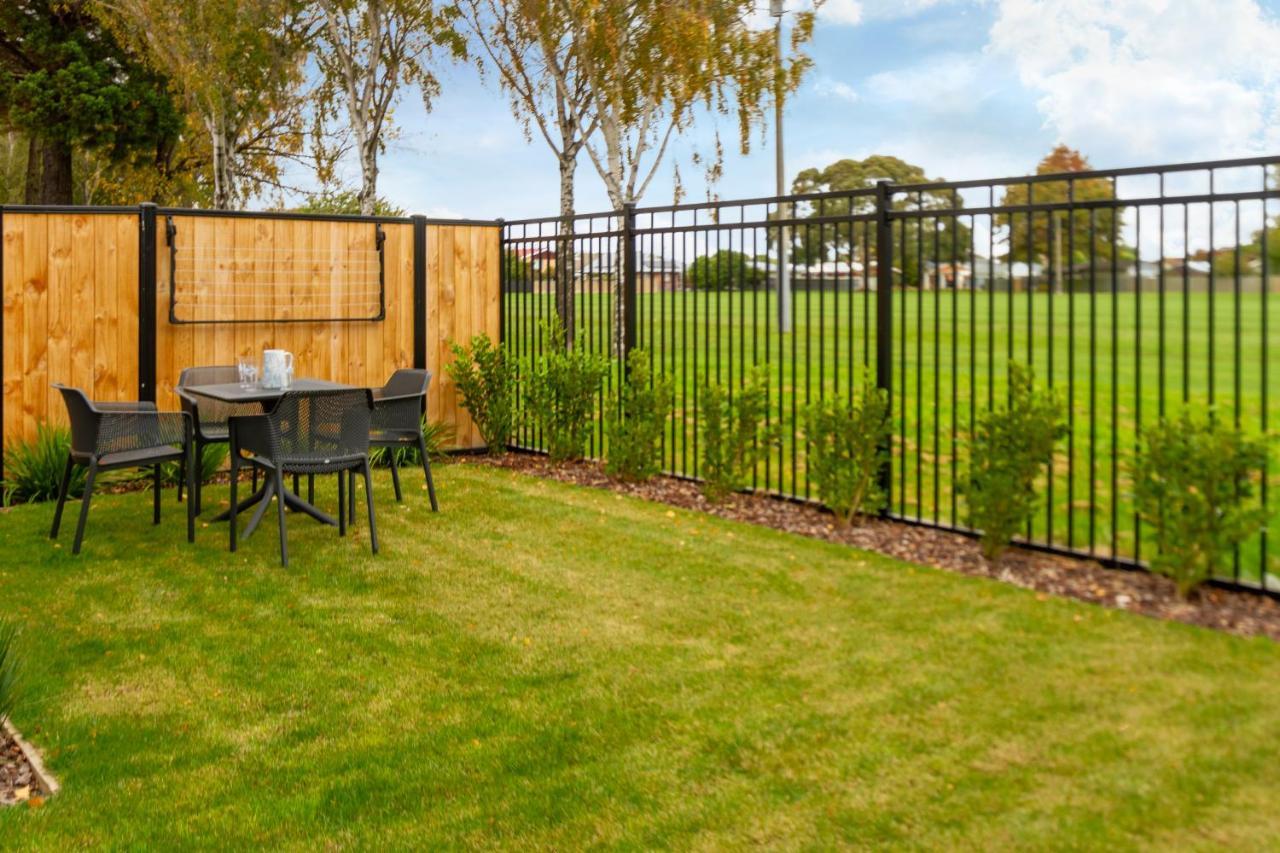 Peaceful Park View Townhouse 2 Bed W/Carpark Apartment Christchurch Bagian luar foto