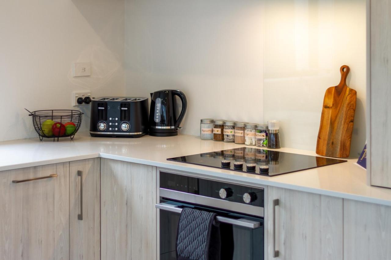 Peaceful Park View Townhouse 2 Bed W/Carpark Apartment Christchurch Bagian luar foto