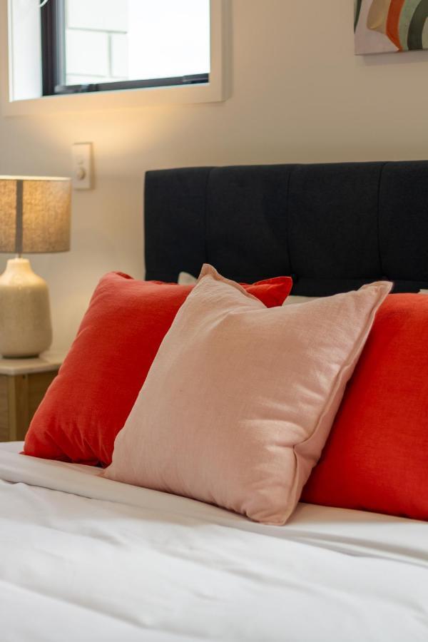 Peaceful Park View Townhouse 2 Bed W/Carpark Apartment Christchurch Bagian luar foto